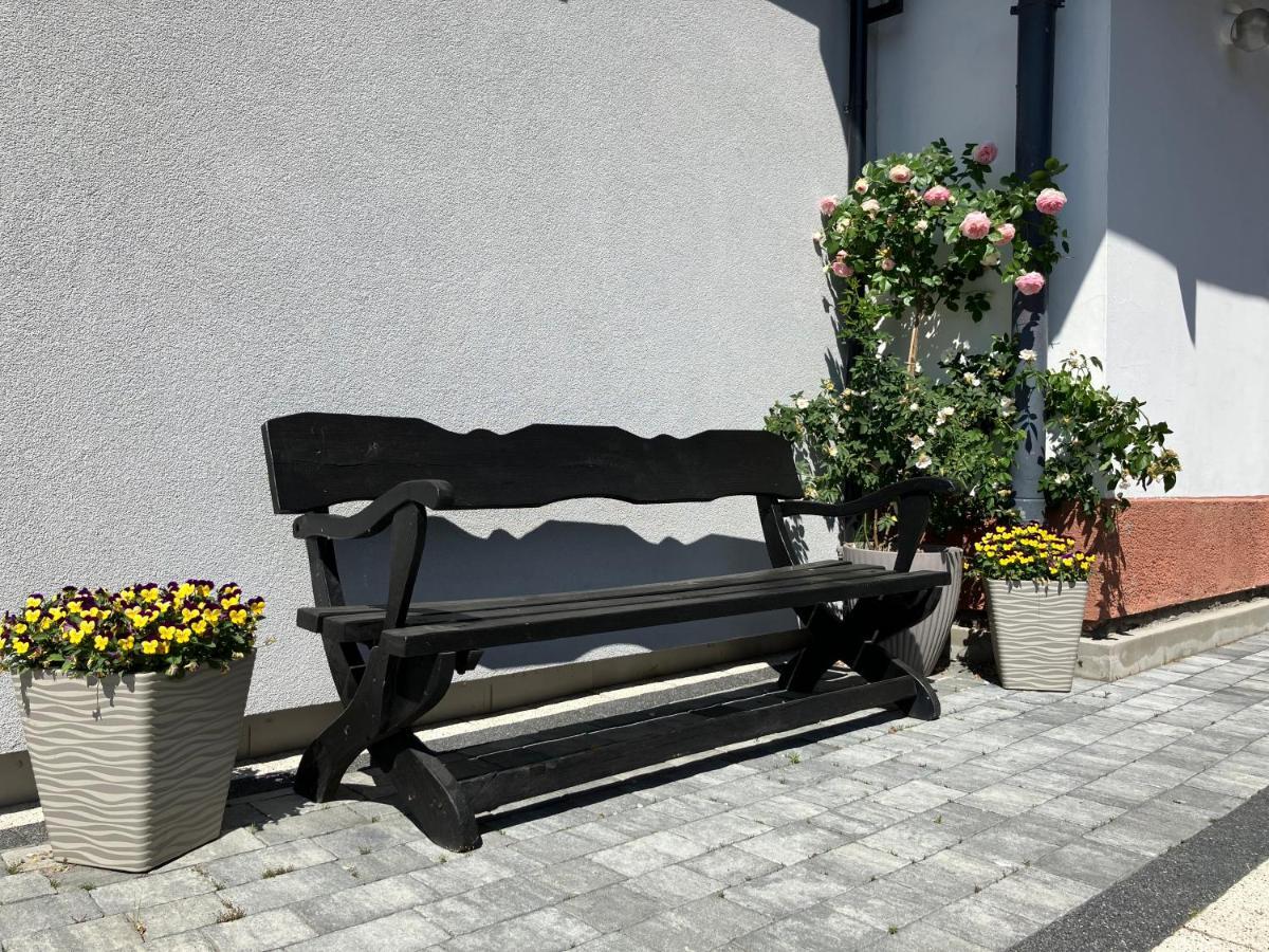 Agat Pokoje Goscinne Apartamenty Pobierowo Exterior photo